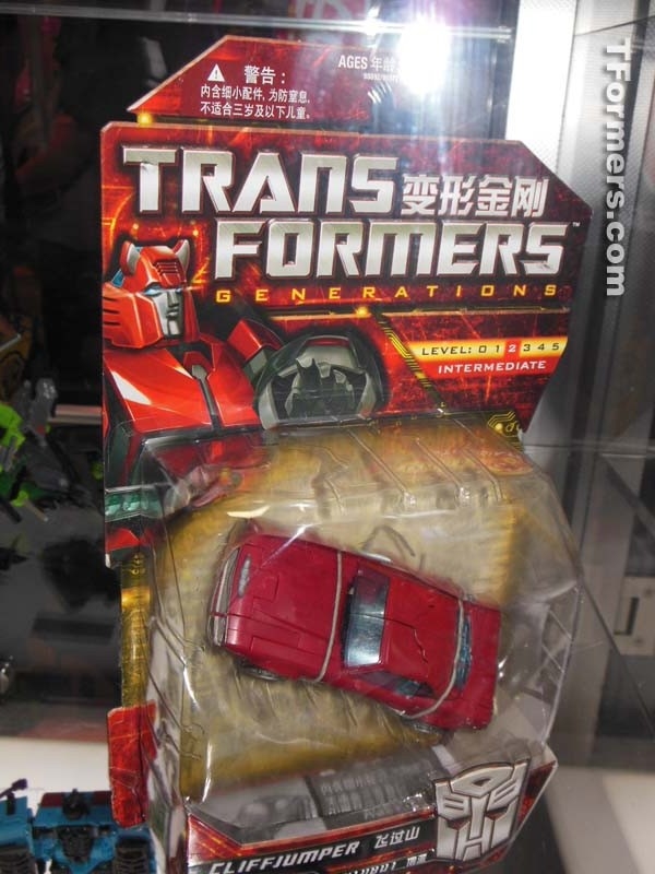 Sdcc 2012 Toys R Us Transformers Generations Asia Exclusive Cliffjumper  (8 of 141)